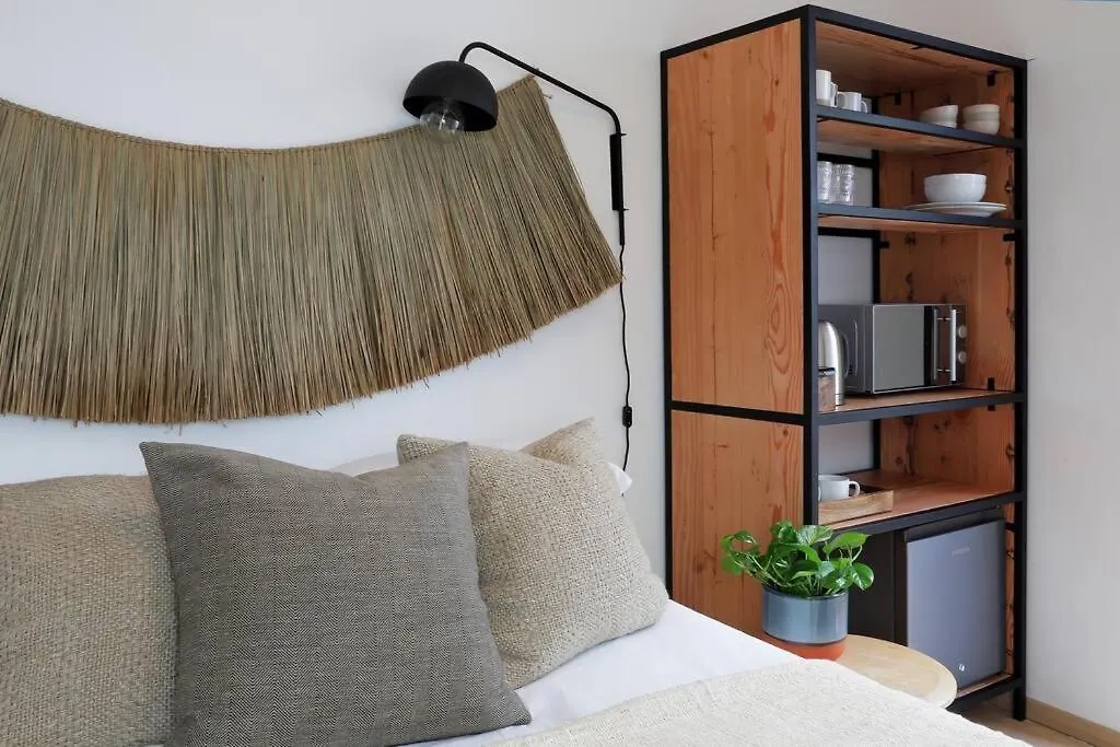 Quaint Room To Rent - Number 4706 Cape Town South Africa